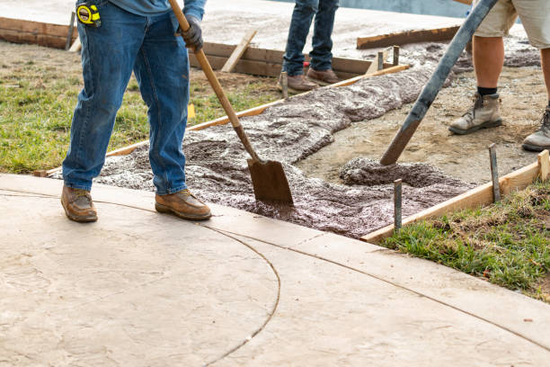 Best Concrete Walkway Installation  in Bakersfield, CA